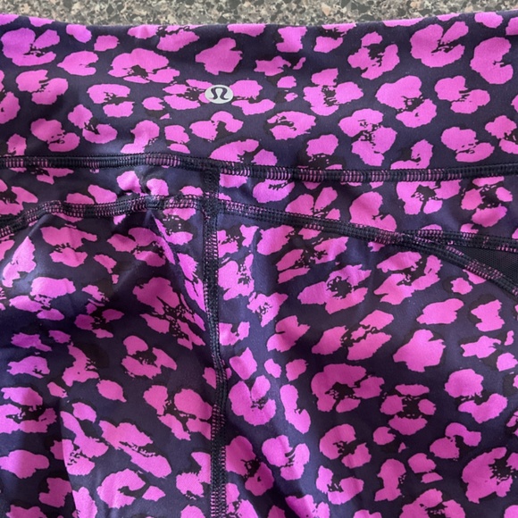 Lululemon Drop it Like It’s Hot Mini Cherry Cheetah Ultra Violet Naval Blue, Si - Picture 6 of 6